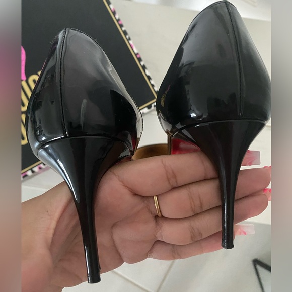 ❤️‍🔥SOLD❤️‍🔥 Christian Louboutin Elegant Black Heels - Picture 4 of 10